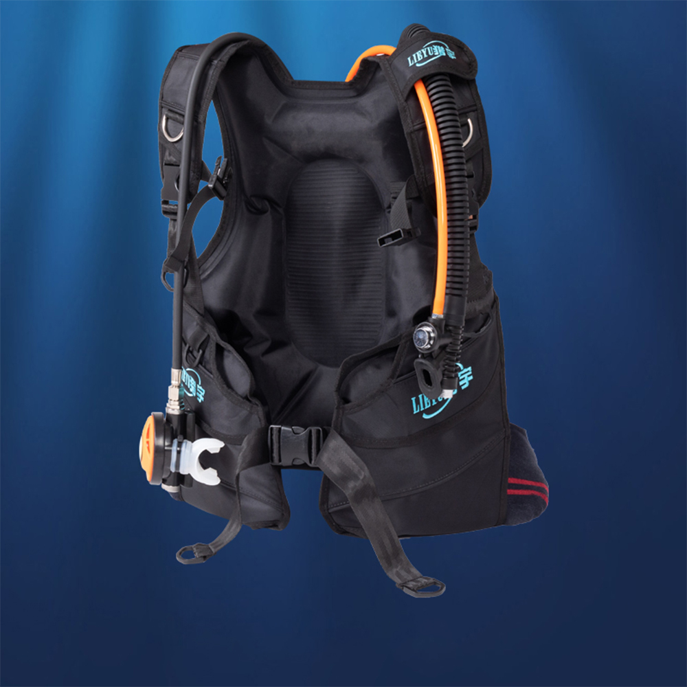 Giubbotto BCD Compensatore di  - Aquatic Diving recensione e prezzo